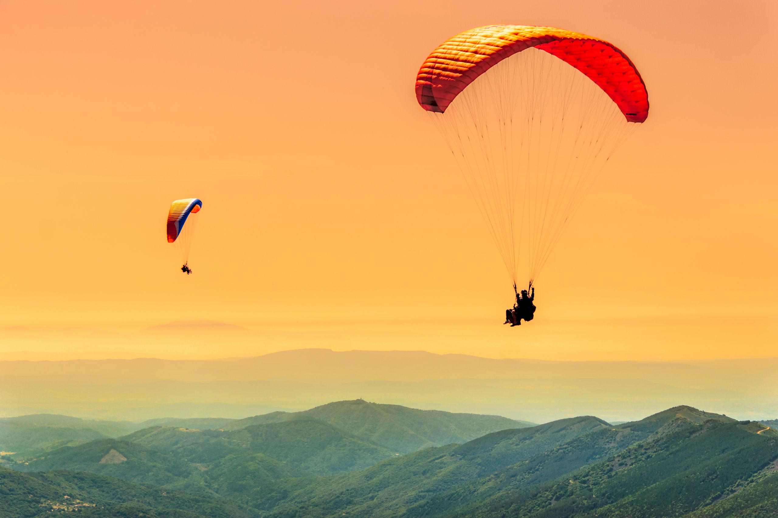Duo paragliding flight